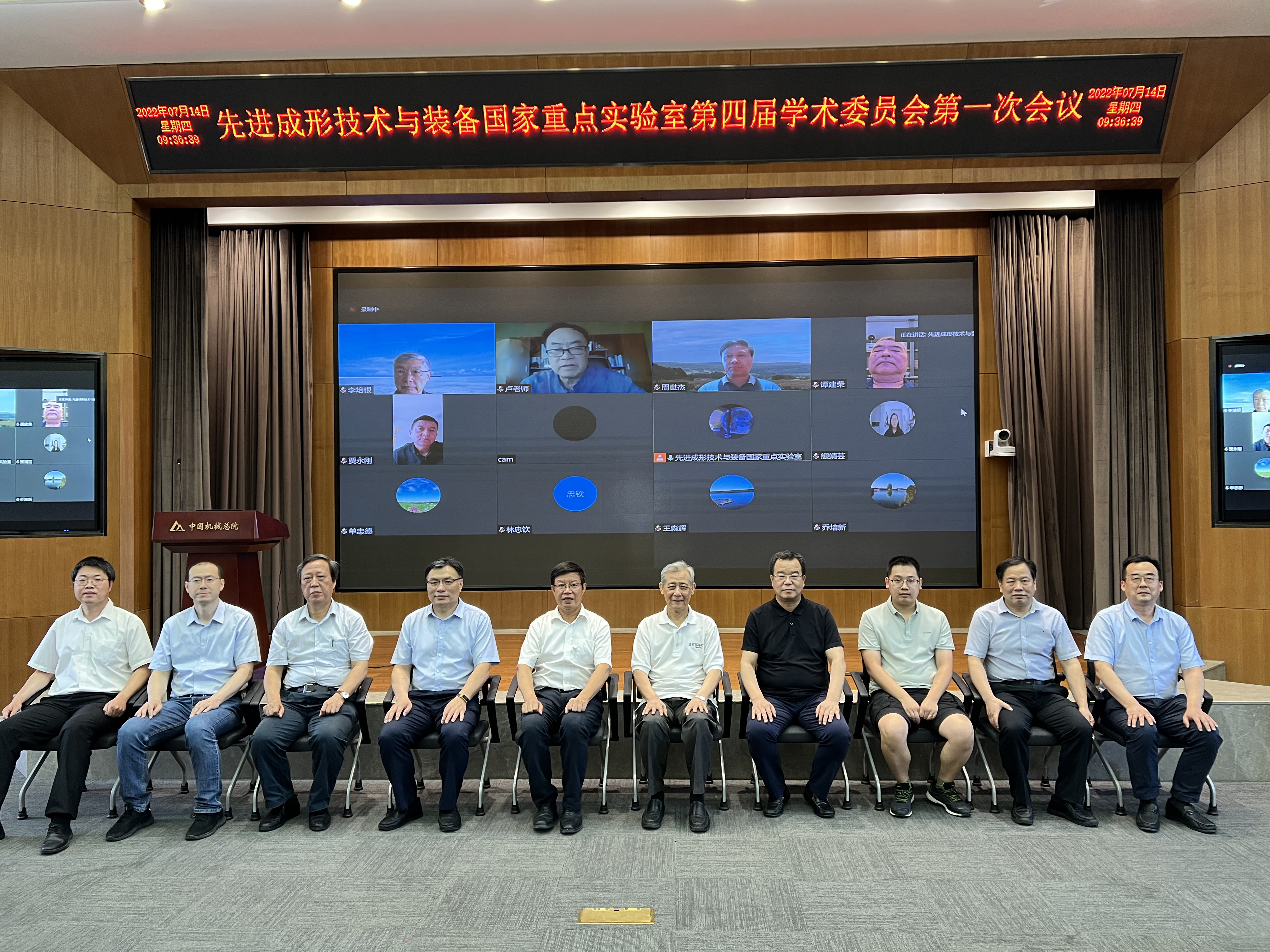 合影.jpg 合影.jpg