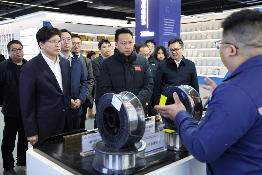 象山县委书记包朝阳调研南方中心/宁波机床院